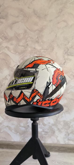 Продам мото шлем icon airform trick OR streeth 3