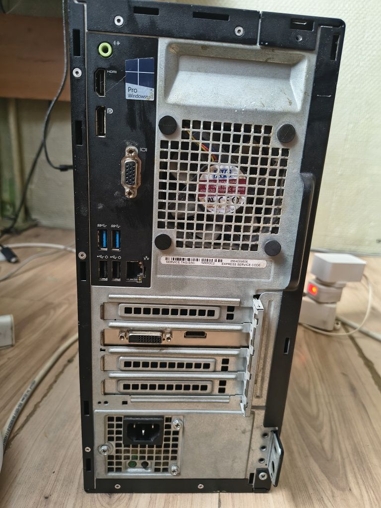 Монитор DELL  и компютър DELL *ПРОДАВАТ СЕ СПЕШНО!*