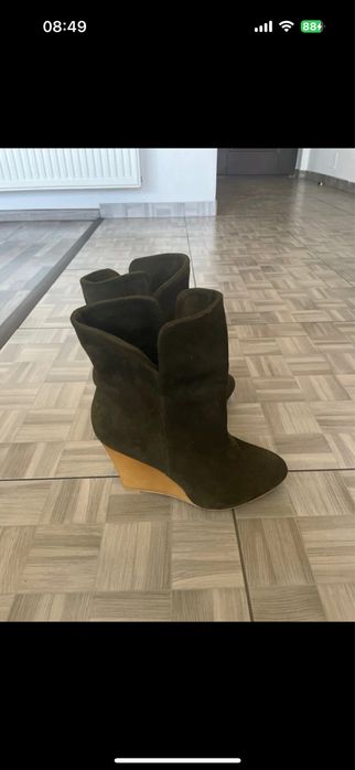 Vand cizme de piele intoarsa Zara