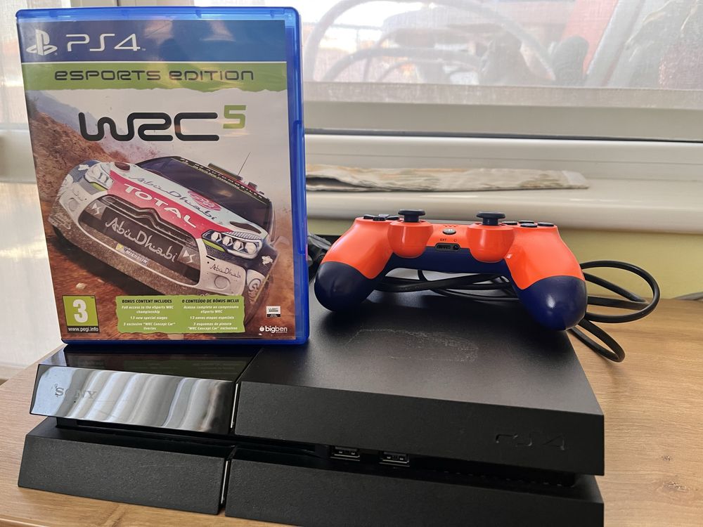 PlayStation 4 + подарък