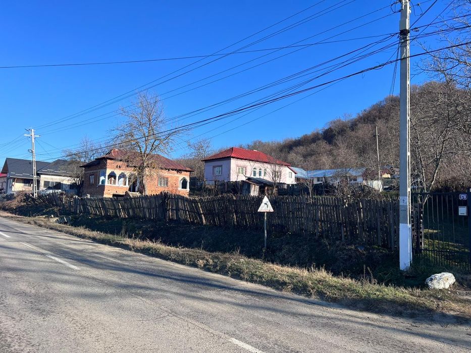Casa tradițională cu teren mare, perfectă pentru modernizare!