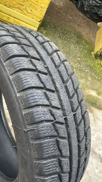 Vand cauciucuri iarna 195/65 R15 noi