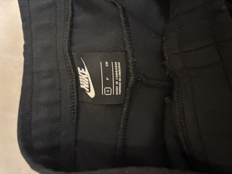 Продавам комплект Nike Tech Fleece