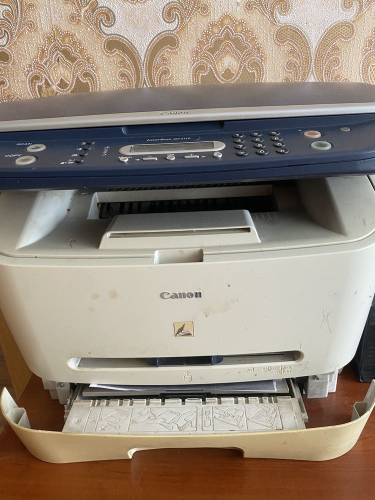 Принентер на запчасти но можно поченить