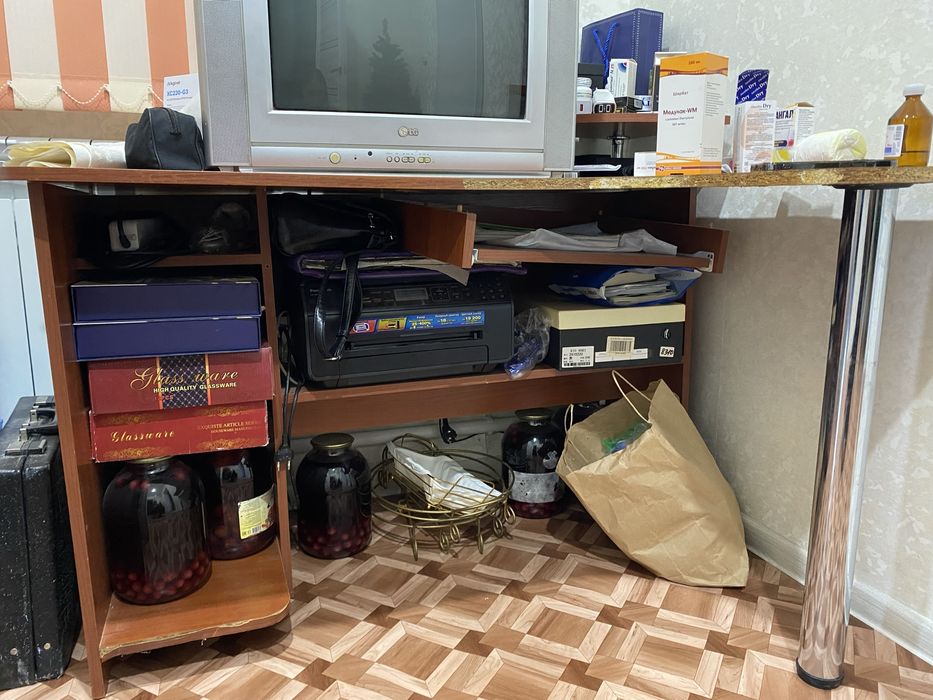 Продам компьютерный стол!