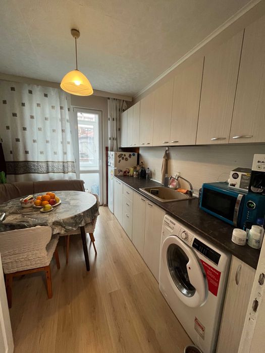 Продава се двустаен апартамент до Културния дом, Казанлък