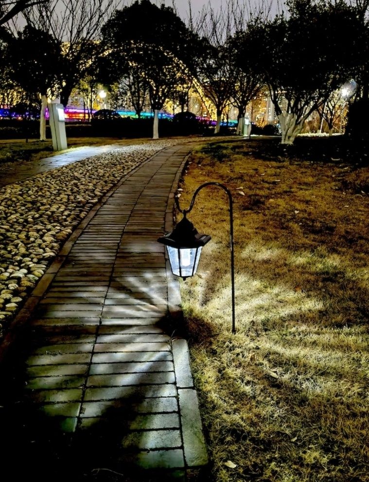 Promotie !Lampa solara tip felinar , pentru morminte , curti ,terase ș