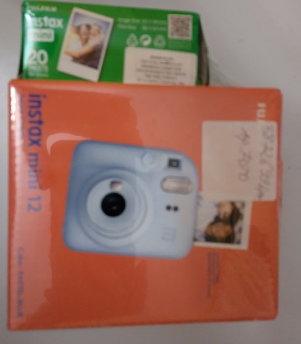 Vând Fujifilm Instax Mini 12 + Film mini 2x10