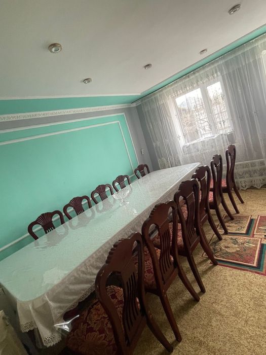 Стол и 12 стульев