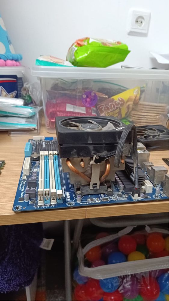 Combo CPU AMD FX8350 +MB GIGABYTE 970 +8 gb kingston 1866