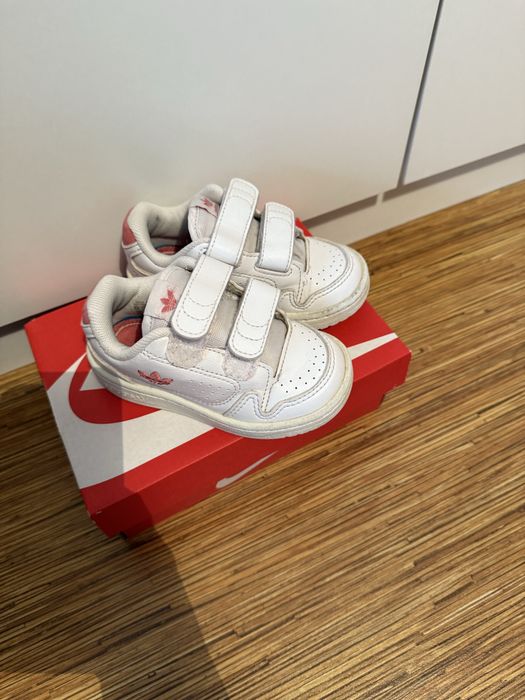 Изключително запазени детски обувки!