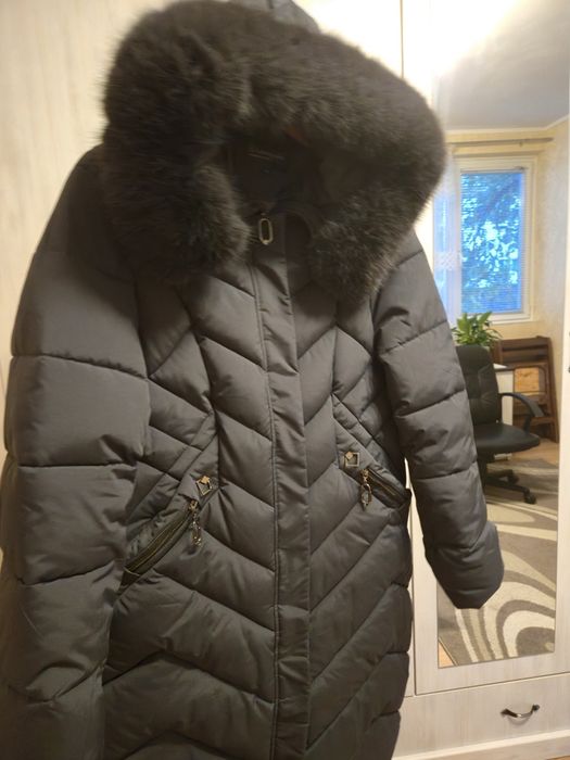 Дамско зимно яке с пухкава яка