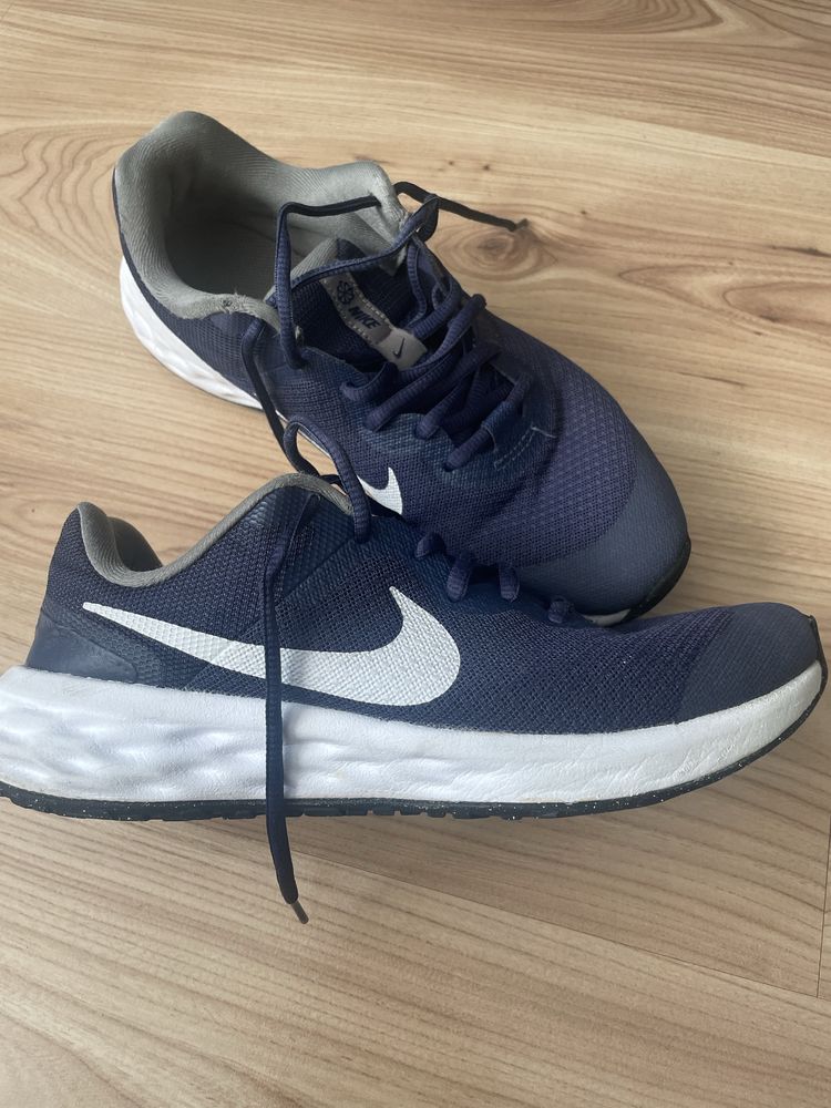 NIKE / детски маратонки 38,5