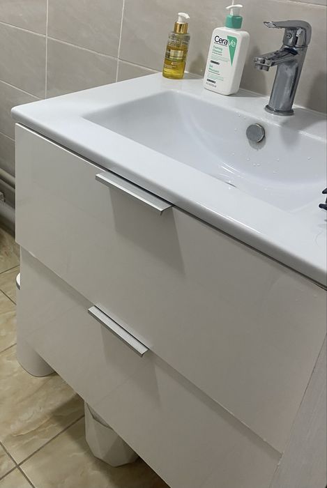 Раковина с тумбой