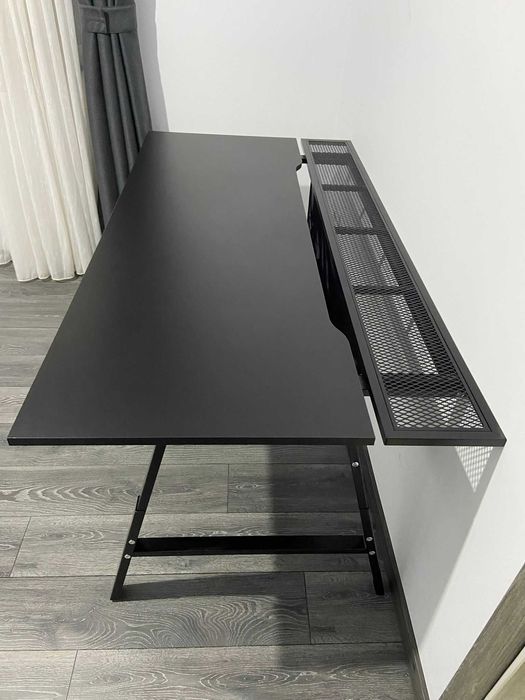 Birou de gaming negru 160x80 Ikea