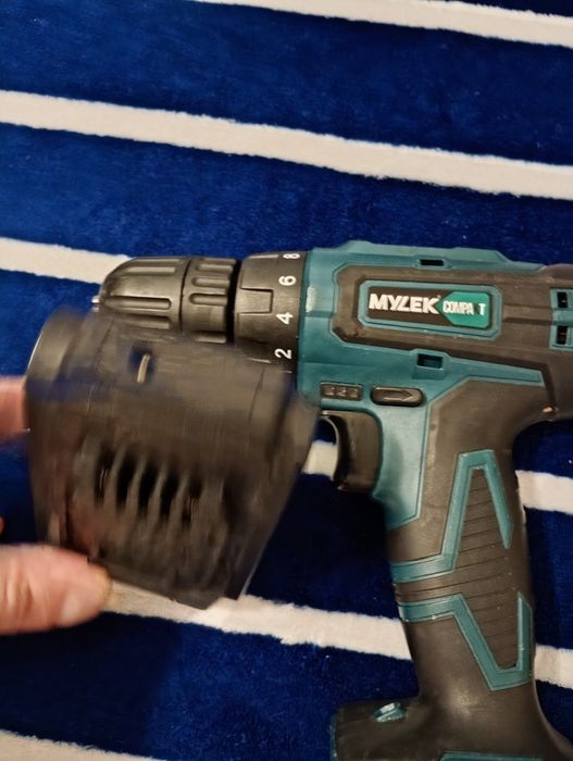 Se vinde Mașina de Găurit model MYLEK