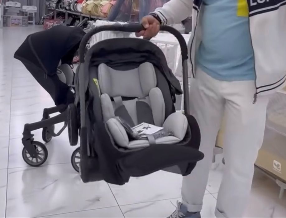 Коляска фирменная  плюс автокресло