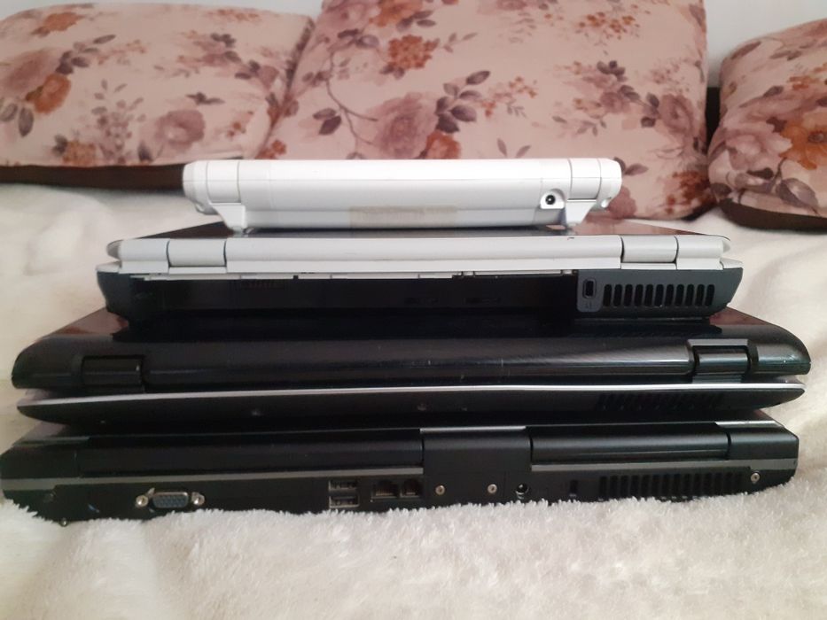 vând laptopuri funcționale doar 2