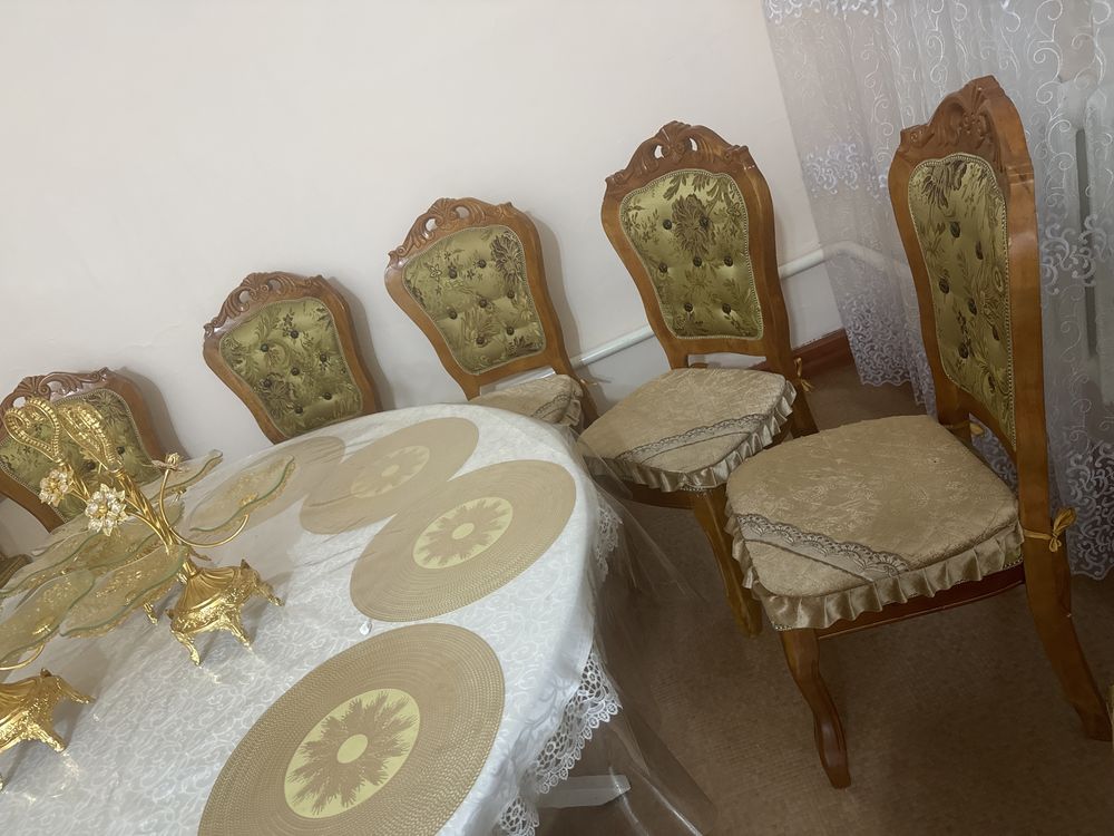 Продам стулья, каркас из дерева.  В наличии 18штук