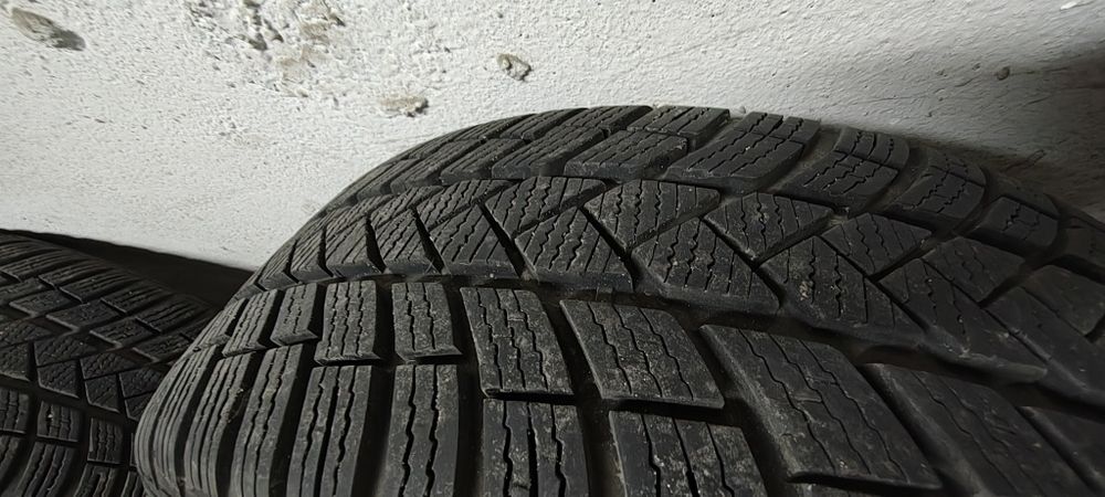 Зимни гуми Vredestein с джанти r17 5x108 за Jaguar