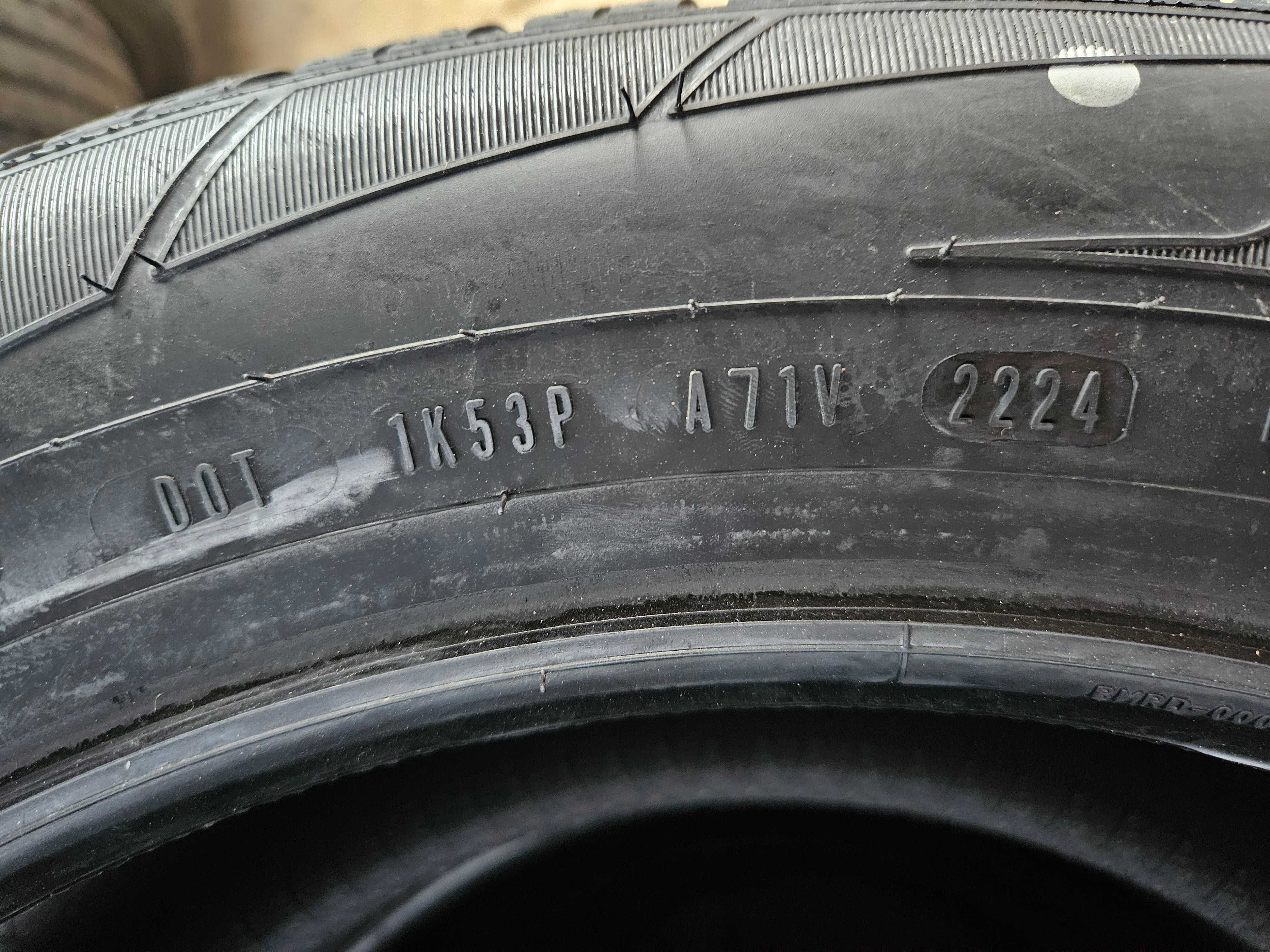 4 Нови бусови зимни гуми 215/60R17C Dunlop WinterSport 3D 104H DOT2224