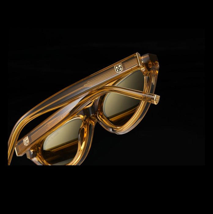 Слънчеви очила с златно покритие.

Часовници

Мода

Монети и марки

Ко