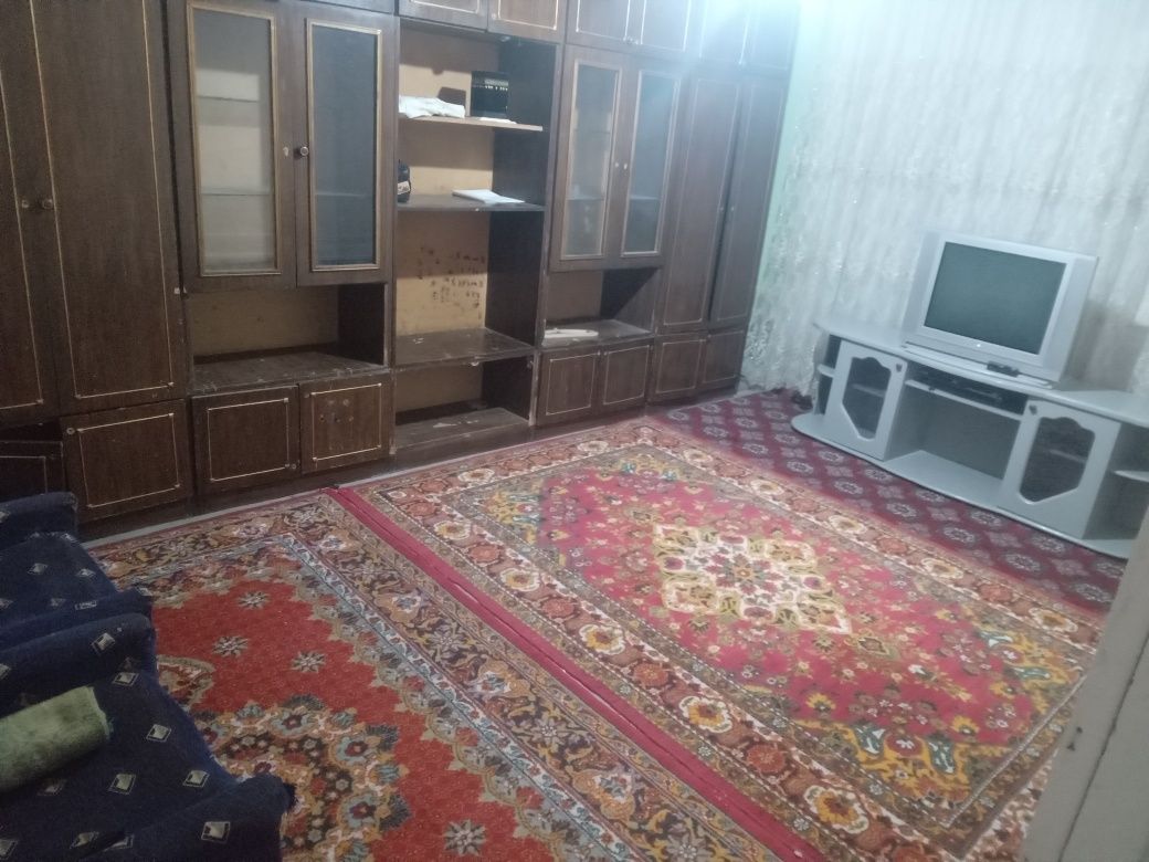 4 микрорайона 3 хонали квартира факат оилалиларга ижарага берилади
