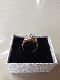 De vânzare inel aur 18k cu diamant