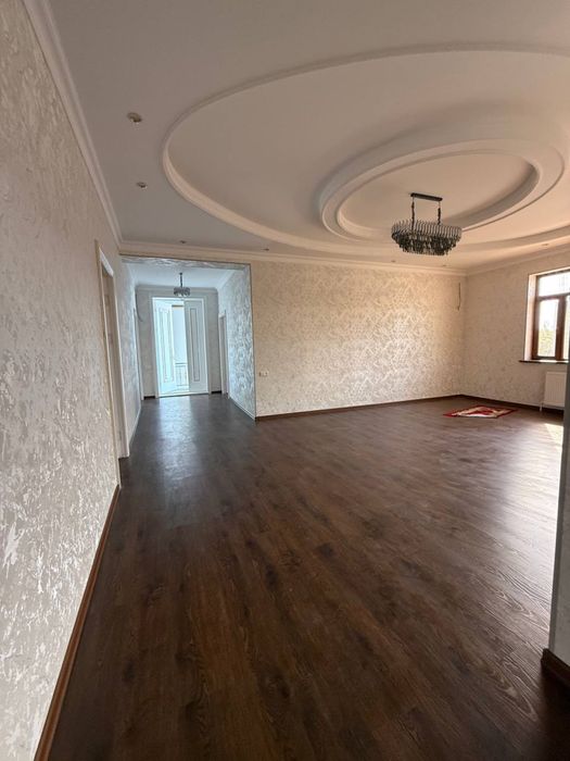 Уч кахрамон. Ховли сотилади 3 сотик 5 хона.