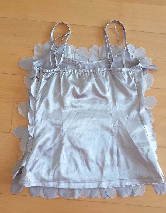 Top cu bretelute, aspect solzi din matase