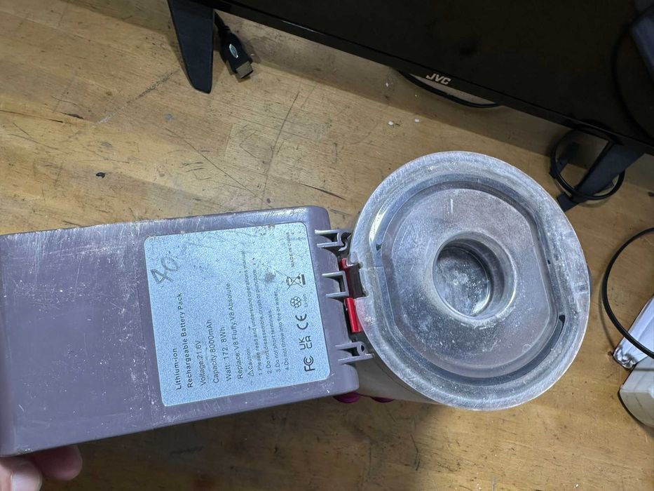 Aspirator dyson v8