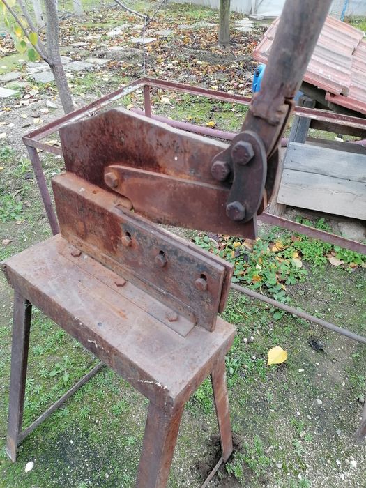 Продавам Гилотина