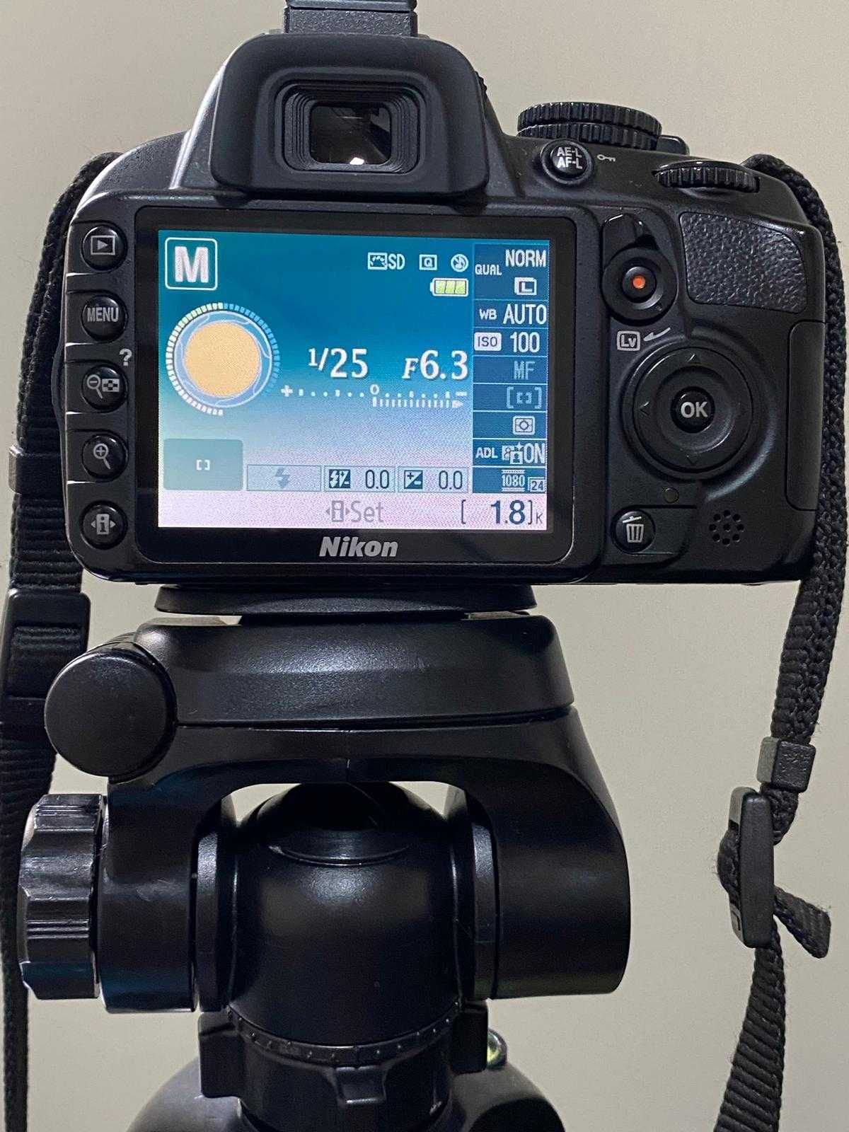 Nikon D3100 cu accesorii originale, inclusiv Peak Design Capture V2