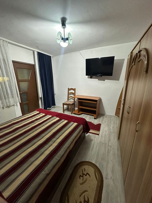 Camera de închiriat