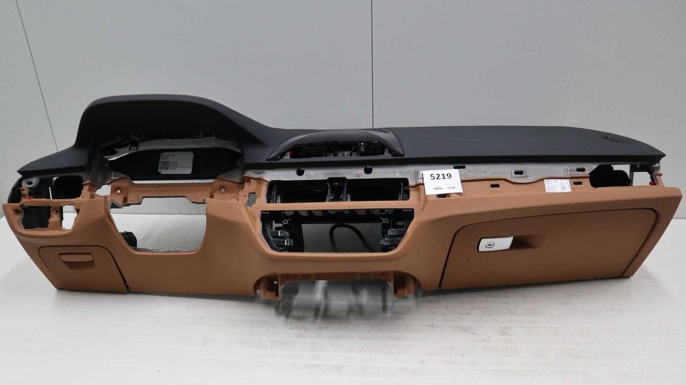 Арматурно табло БМВ Г30 Г31 BMW G30 G31 Черно/коняк