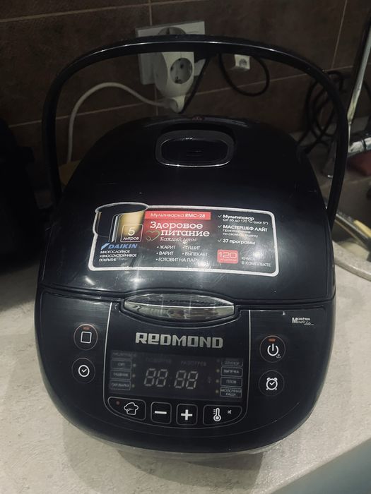 Продам мультиварку в отличном состоянии