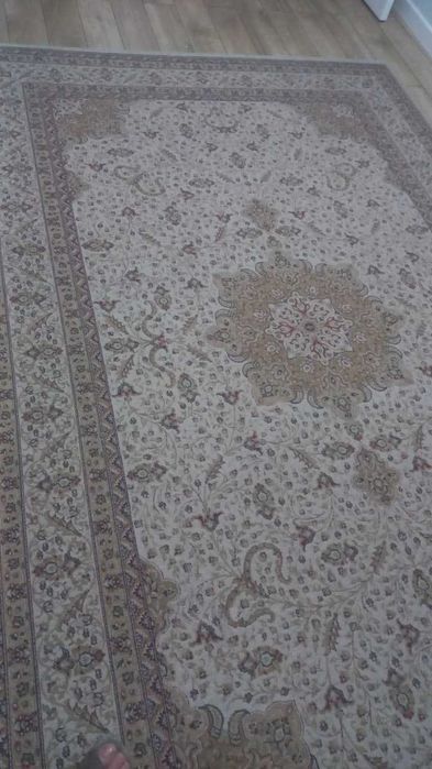 ковер в хорошем состоянии