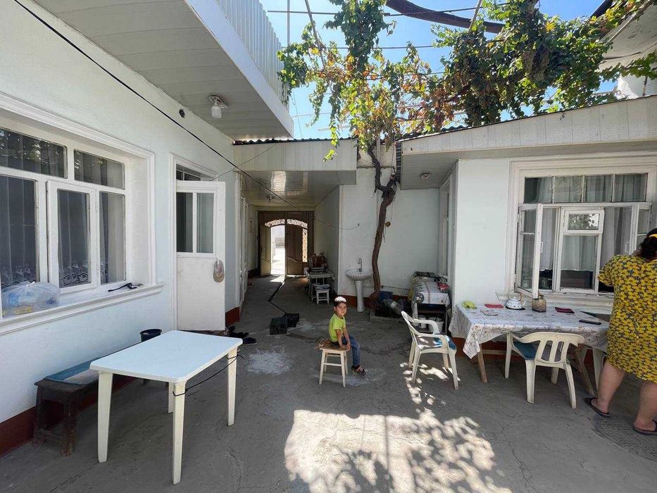 Продается двухэтажный дом в центре города ор.ул Исаева