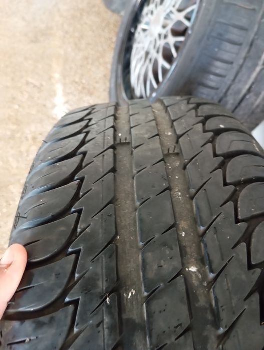 Vând jenti cu tot cu cauciucuri pe ele