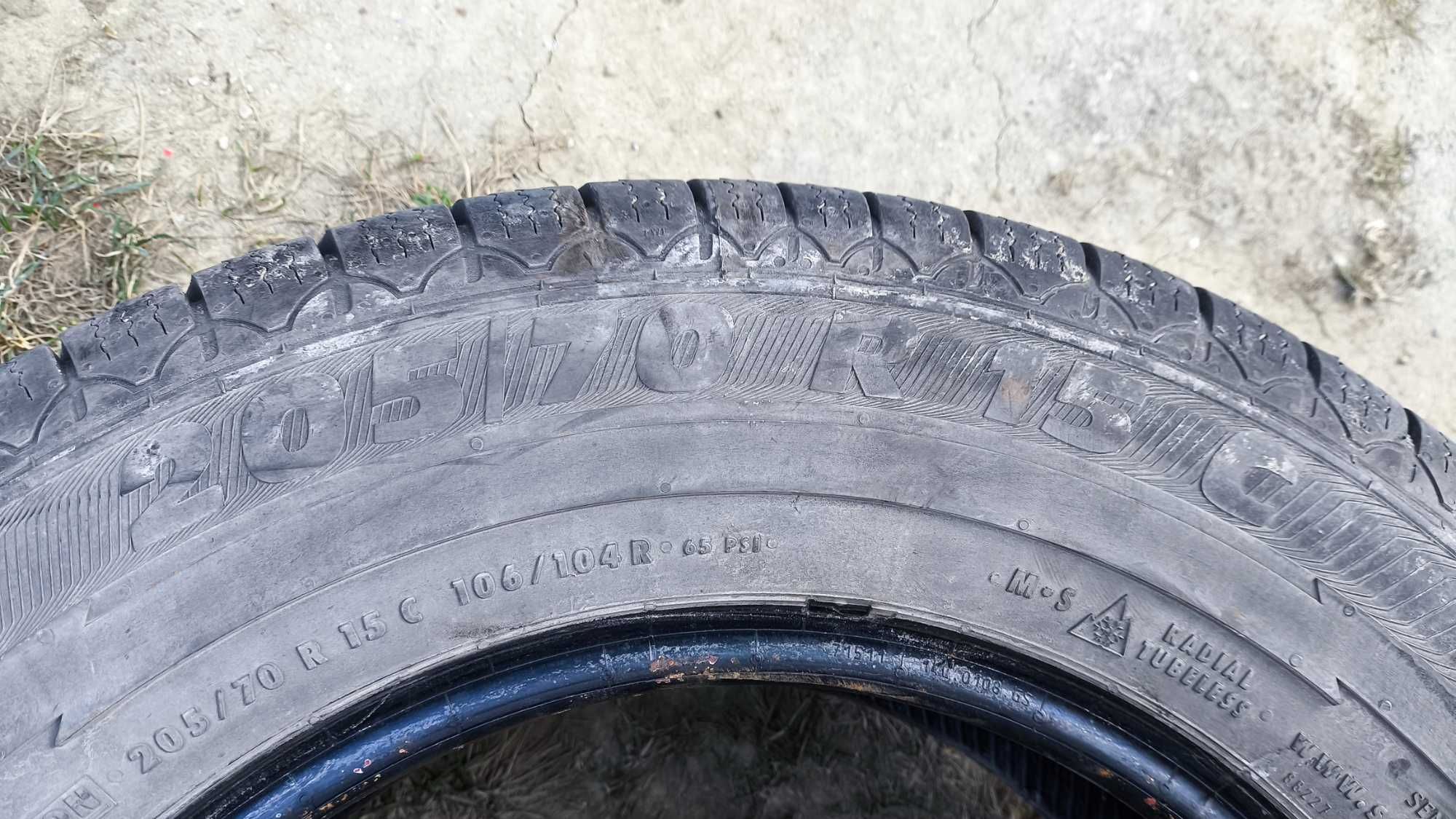Гуми за бус 205/70/15C