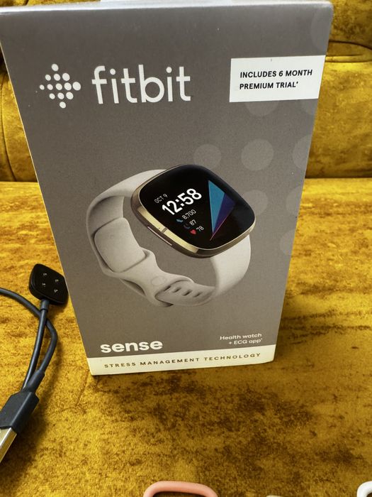 Fitbit sense 1 auriu in stare bunac 5 curele cutie si incarcator
