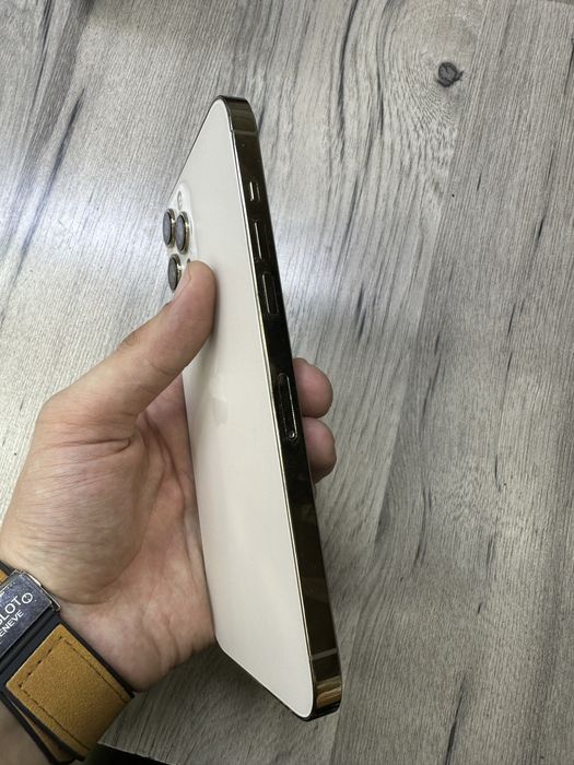 Iphone 12 pro max gold