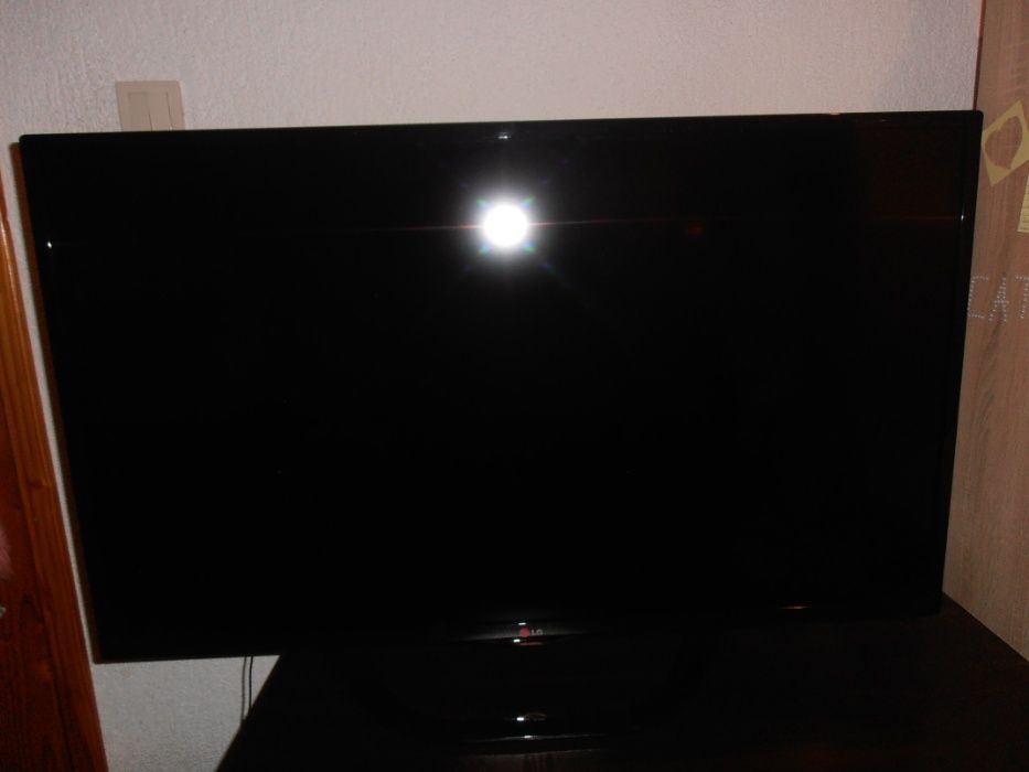 Телевизор LG LED SMART 42" WIFI FHD Смарт в отлично състояние
