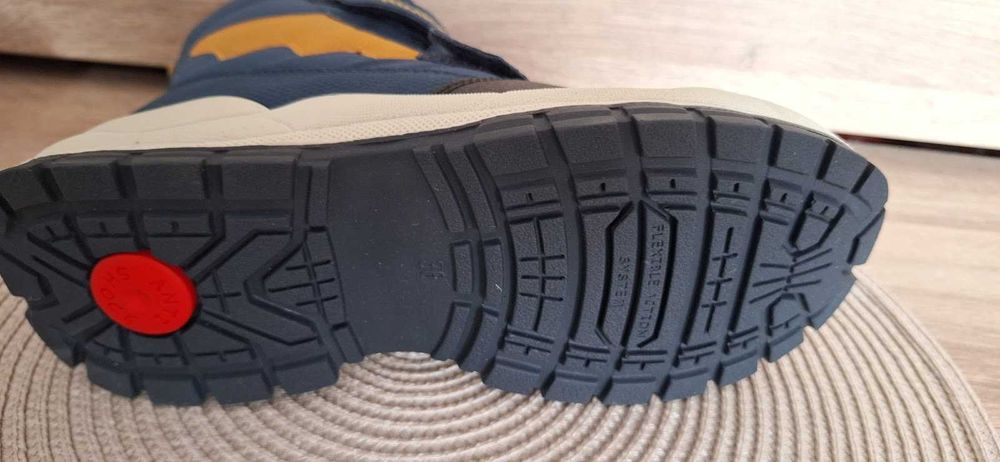 Нови апрески/боти/ботуши на Primigi - н. 36