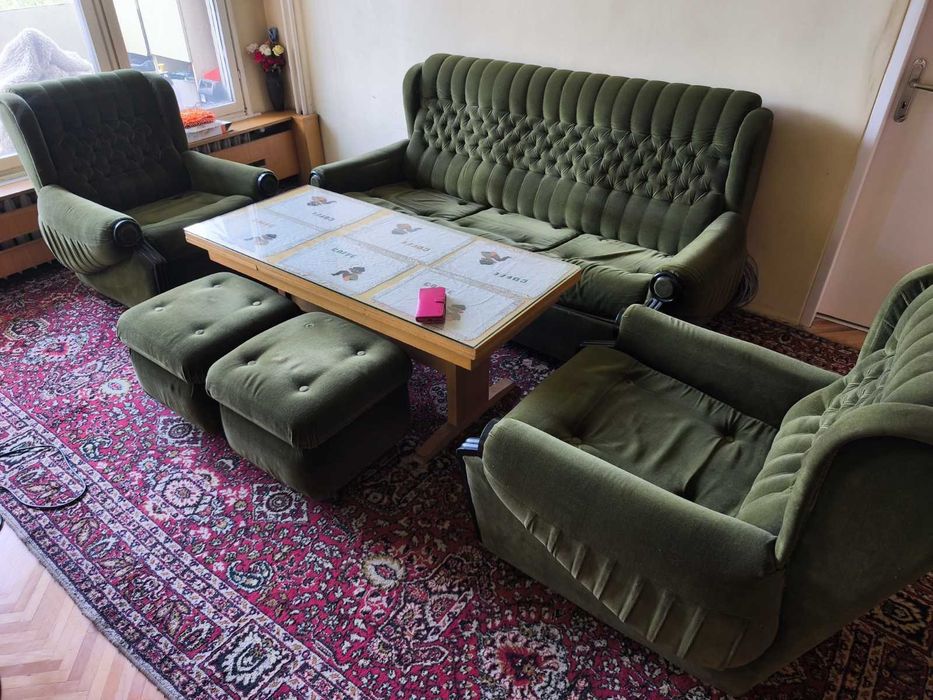 Холна гарнитура и масивна маса