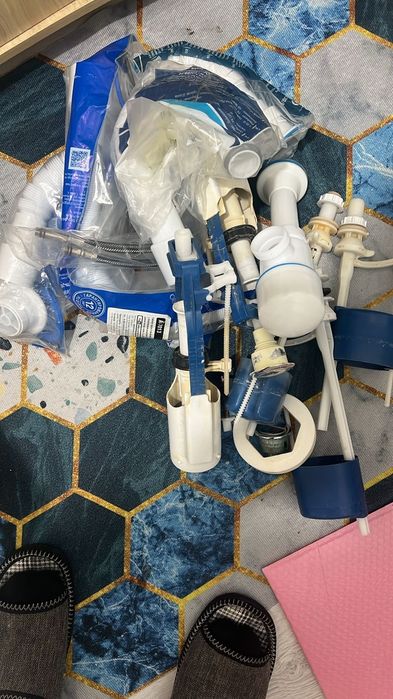 Продаю запчасти от унитаза для дома