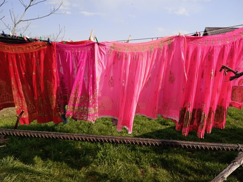 Vând fuste de caldararita