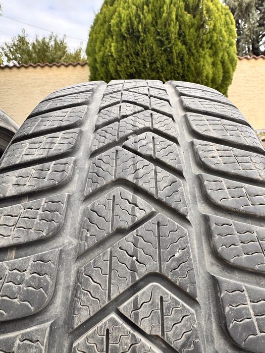 Зимни гуми 225 40 18 Pirelli Sottozero