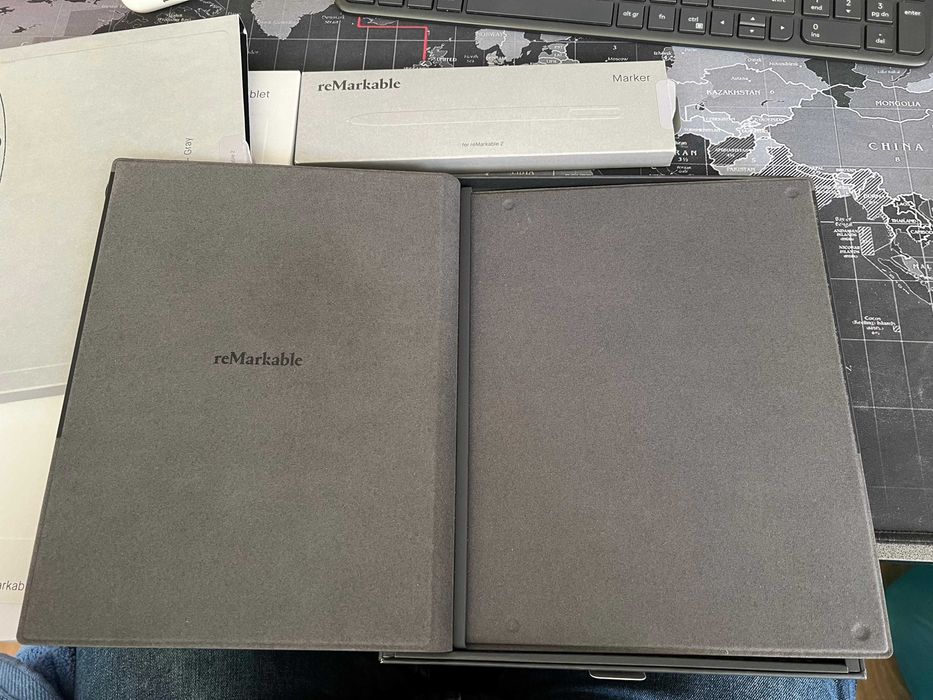 Tableta reMarkable 2. Bonus husă Book Folio și Marker incluse.