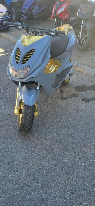 Vând yamaha aerox și malaguti f12